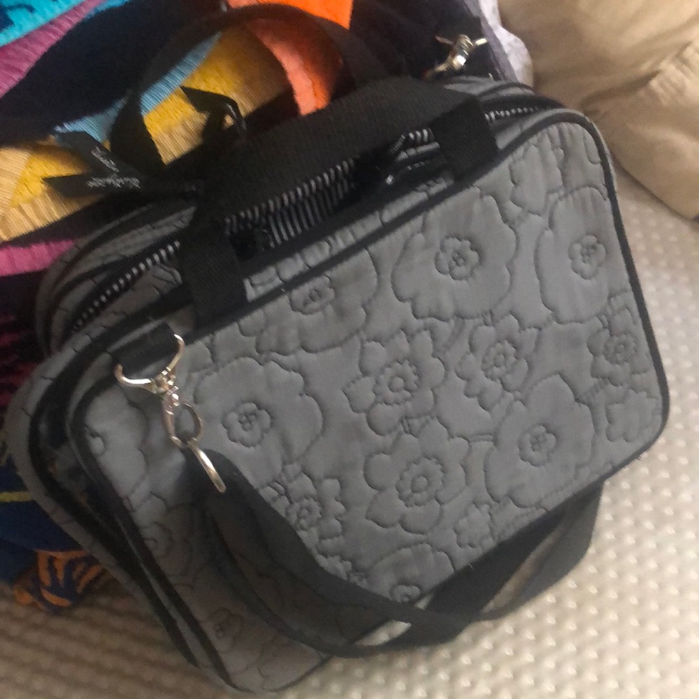 Thirty-one cosmetics make up bag w/clear pouches